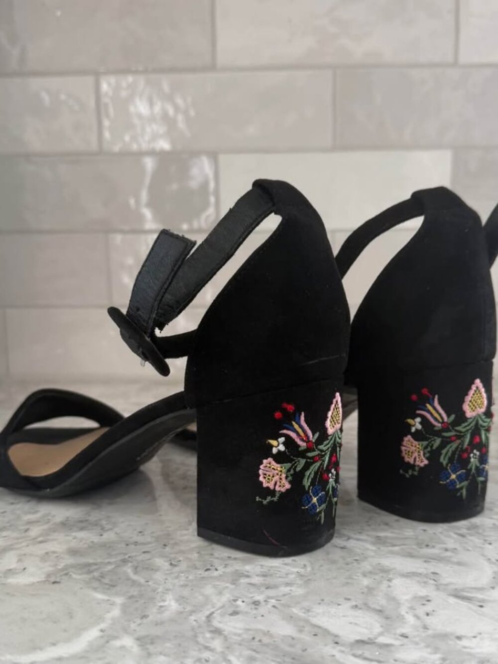 CL Laundry Black Embroidered Block Heel Sandals Size 8